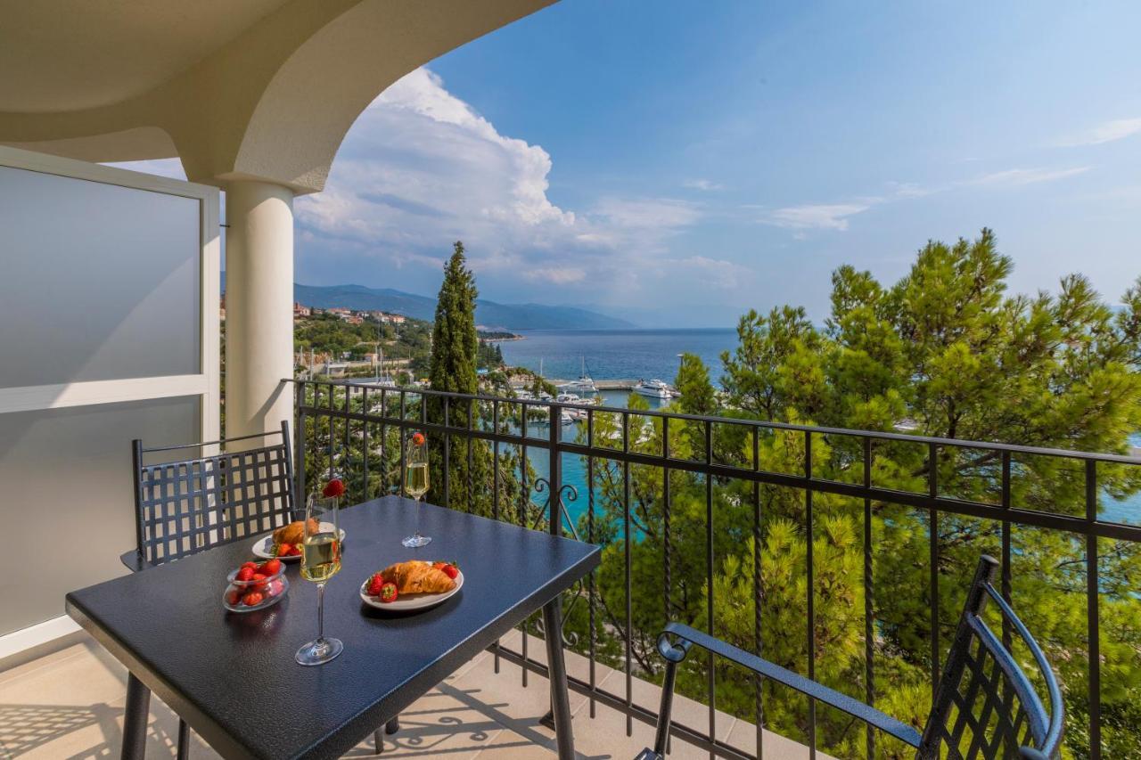 Palace Paulina Residence Novi Vinodolski Bagian luar foto