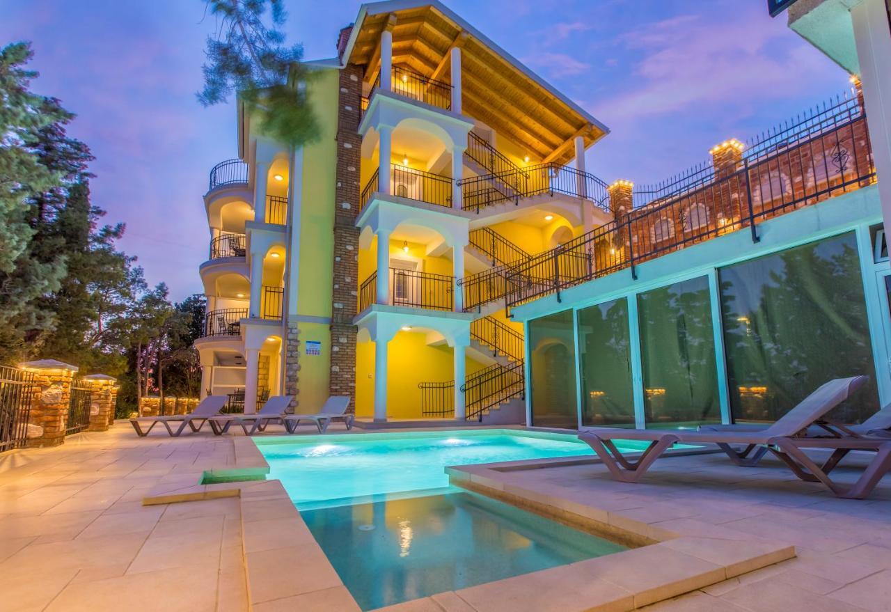 Palace Paulina Residence Novi Vinodolski Bagian luar foto