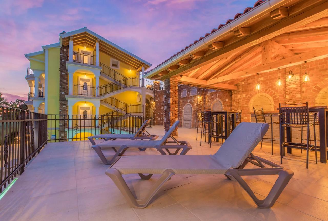 Palace Paulina Residence Novi Vinodolski Bagian luar foto